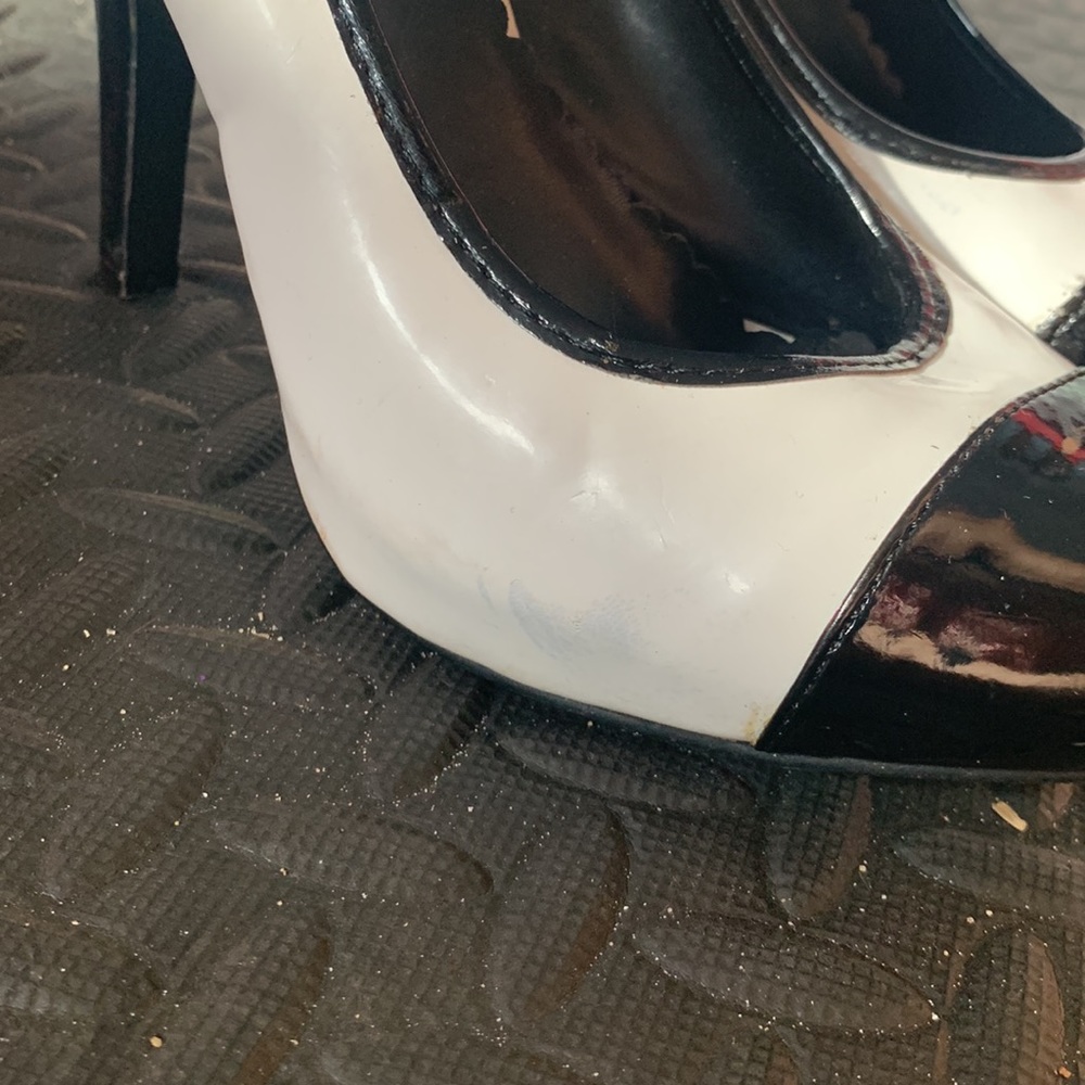 Heels - Picture 7 of 7